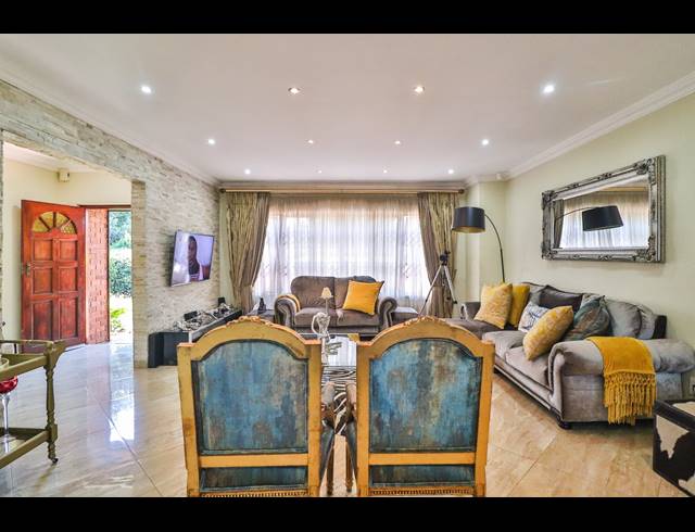 3 BEDROOM SIMPLEX TO LET IN SCOTTSVILLE